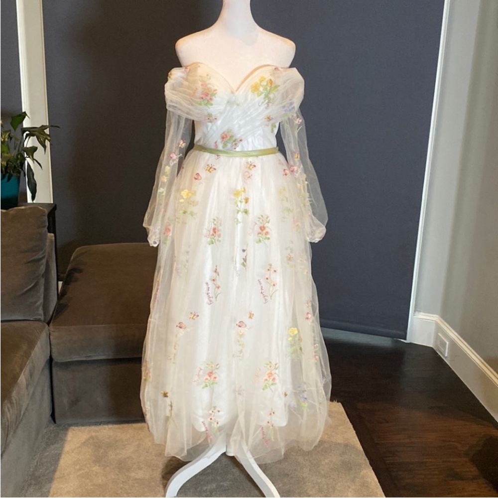 Women’s White Dress Embroidered Flowers & Butterflies Corset Back Size 10 NWOT